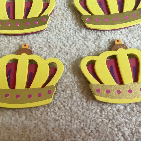 Set of 6 King Crowns Wood Cut Outs - Picture 2 of 3